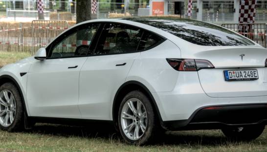 В Украину массово везут электромобили из США: какие модели самые популярные