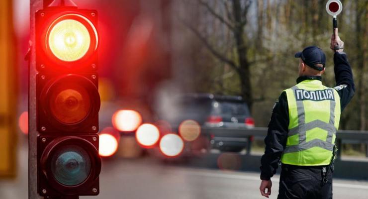 Пять случаев, когда проезд на красный свет разрешён законом