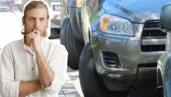 Почему водители поворачивают колёса при парковке: секрет безопасности на дороге