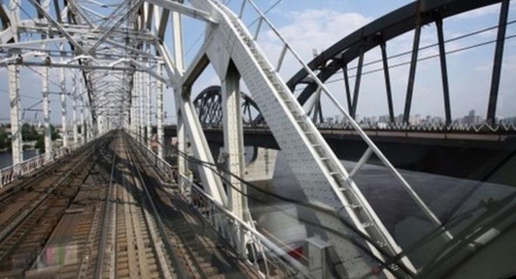 На Дарницком мосту начались монтажные работы