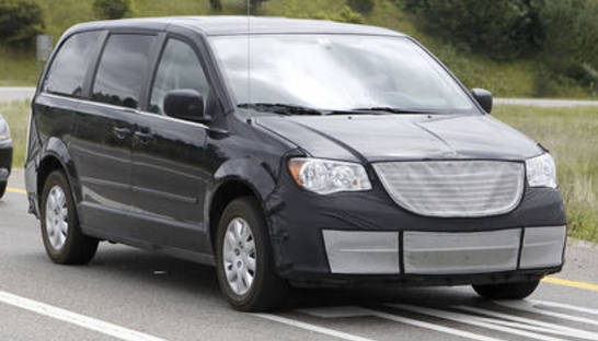 Шпионские фотографии обновленного Chrysler Voyager