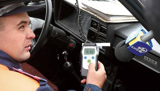 За рулем в праздники: как общаться с гаишниками