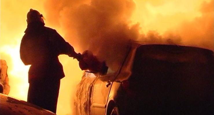 Ночью в Киеве сгорело несколько автомобилей