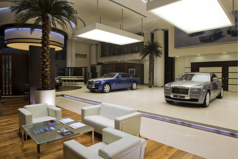 Rolls-Royce открыл свой самый большой автосалон / Rolls-Royse