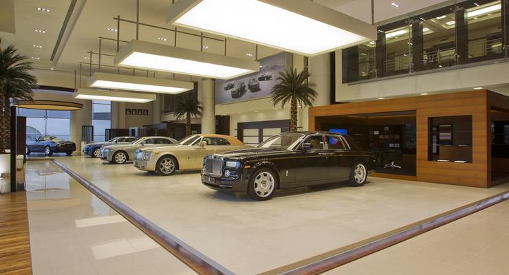 Rolls-Royce открыл свой самый большой автосалон