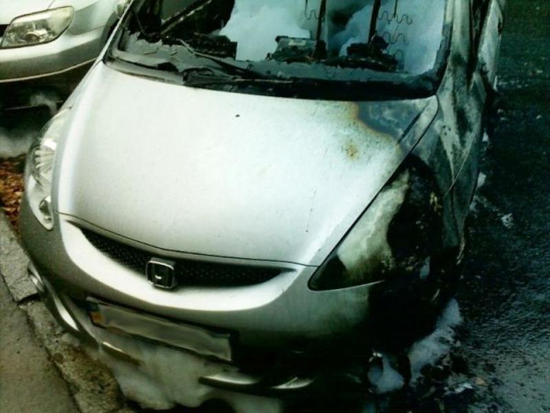В Киеве сгорел Mercedes ML и еще три машины / firedep.kiev.ua