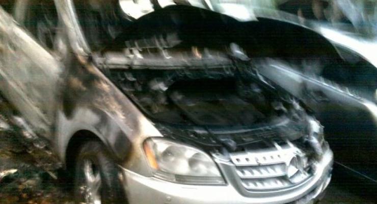 В Киеве сгорел Mercedes ML и еще три машины