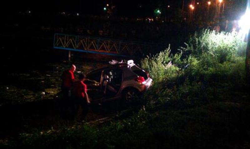 В Киеве женщина перепутала педали и утопила машину в озере / kp.ua
