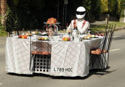 В Англии сделали автомобиль в виде стола