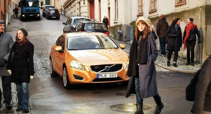 Volvo внедряет систему защиты пешеходов