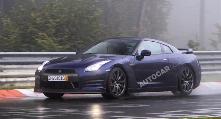 Новый Nissan GT-R рассекает гоночный трек