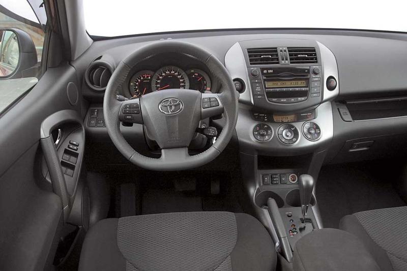 Toyota RAV4: Новое отражение / autocentre.ua