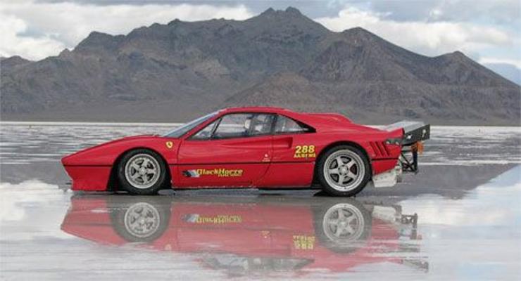 Старый Ferrari обогнал самый быстрый суперкар