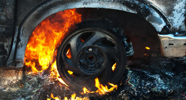 В Киеве сожгли пять машин