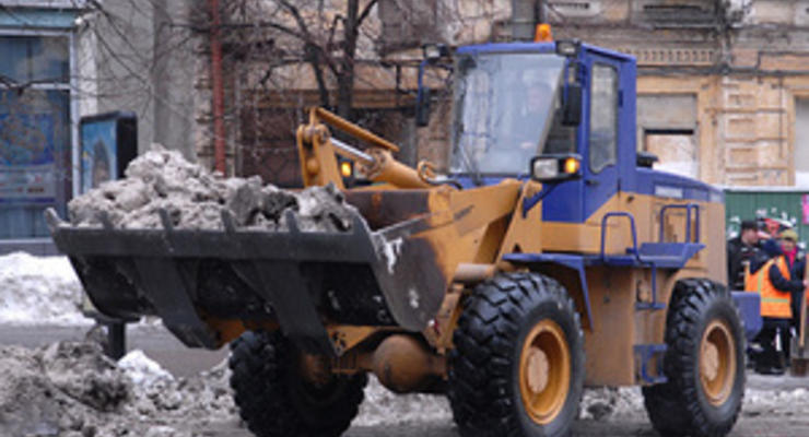 В Киеве начали убирать снег