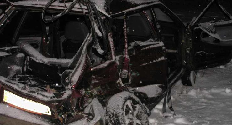 Под Киевом Жигули врезались в автобус – двое погибших
