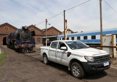 Ford протащил 160-тонный локомотив