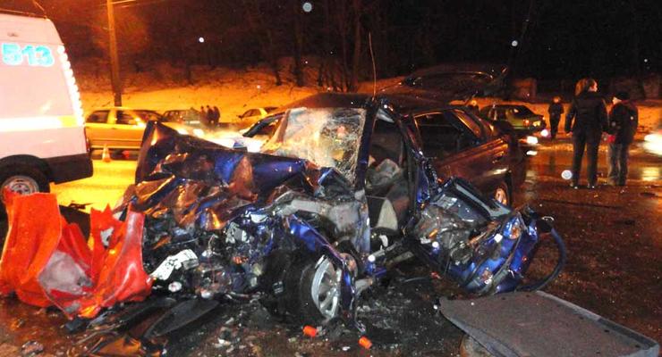 В Киеве столкнулись три машины – двое погибших