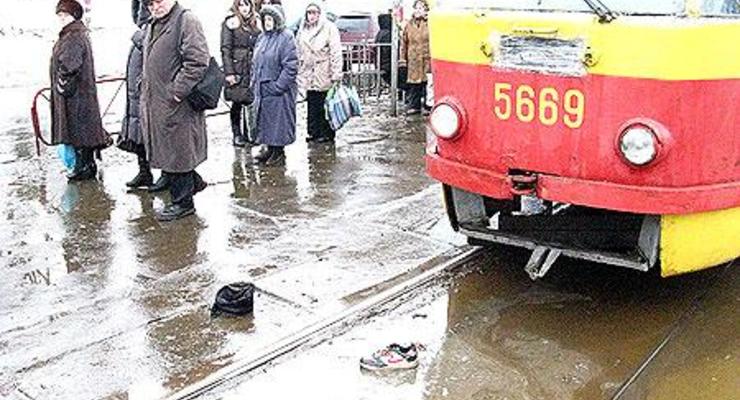 В Киеве трамвай разрезал женщину