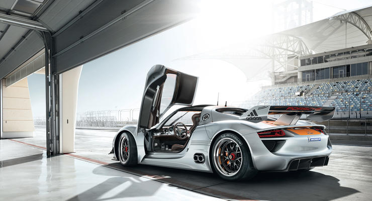 Новый гоночный Porsche: с маховиком в салоне
