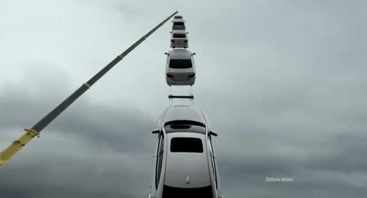 Экстремальный тест: Lexus выдержал вес четырех машин