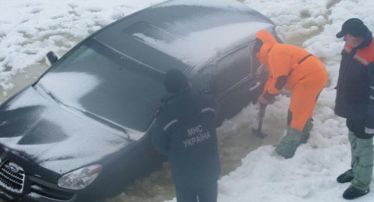 В Черкассах за месяц под лед провалились три машины