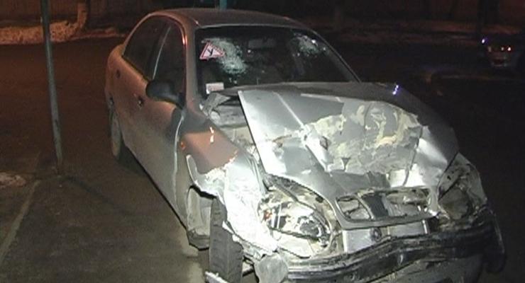 В Киеве пьяный слесарь на чужом авто разбил две машины
