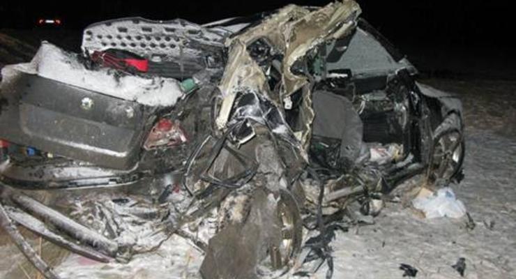 Skoda столкнулась с грузовиком – пять человек погибло