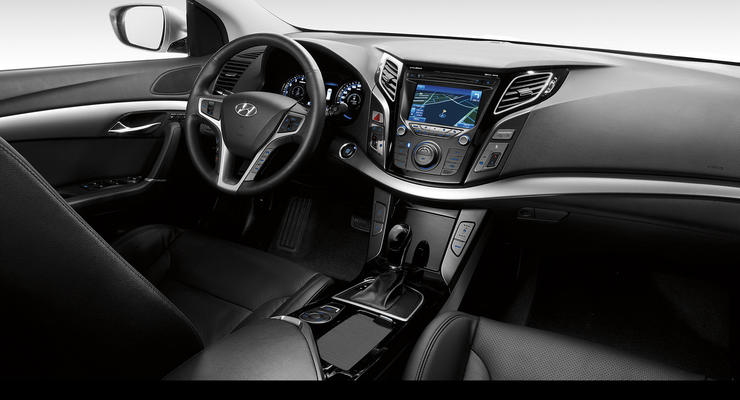 Hyundai рассекретил интерьер универсала Sonata