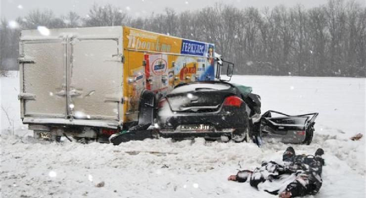Kia врезалась в грузовик – трое погибших