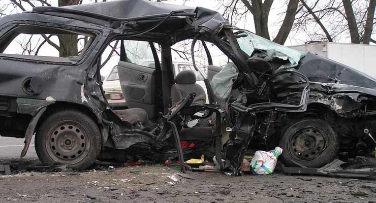 В аварии под Киевом погиб водитель и пострадали дети