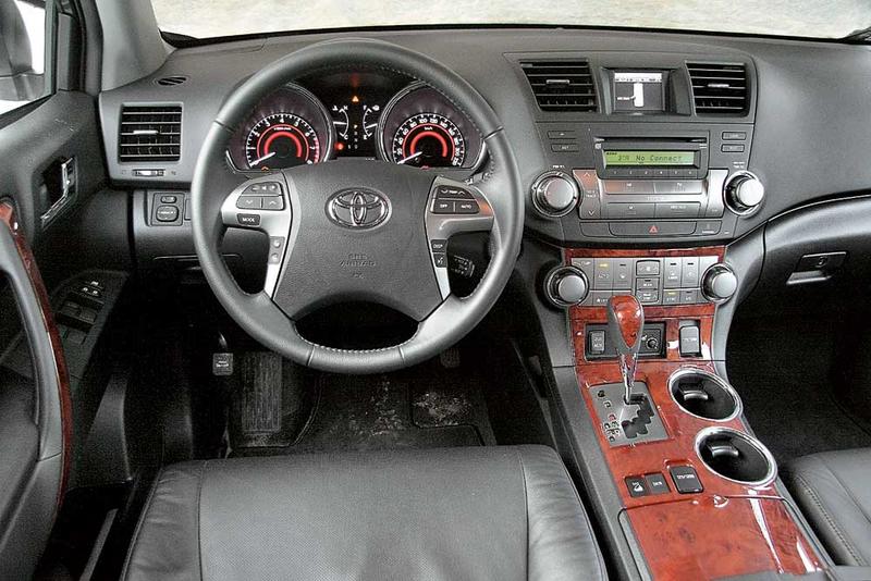 Mazda CX-7 против Toyota Highlander / autocentre.ua