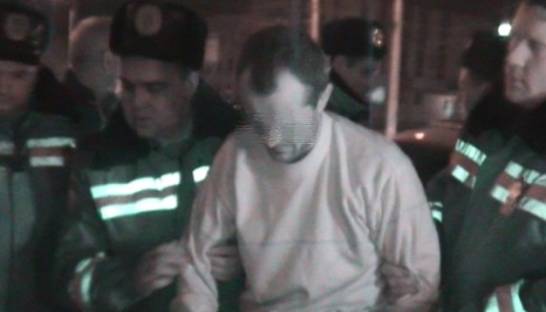 Водитель пытался уйти от погони с попутчицей в машине