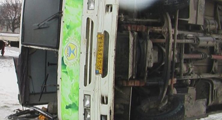 В Симферополе перевернулся автобус – 16 пострадавших