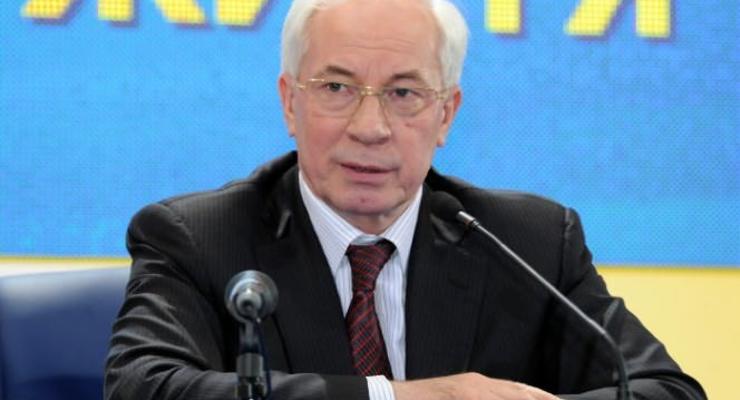 Азаров грозит закрыть АЗС за повышение цен