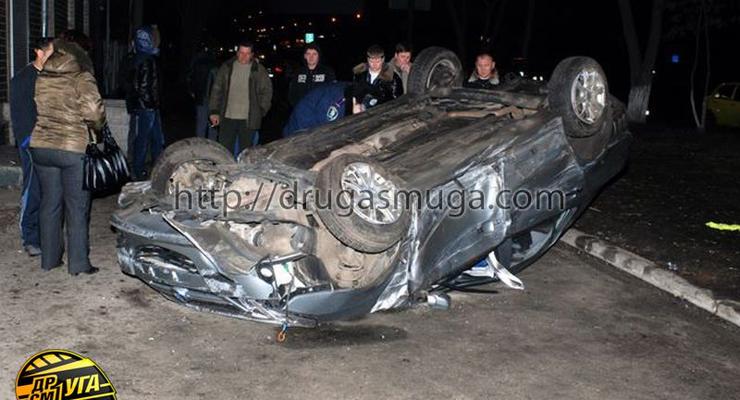 В Киеве лихач разбил несколько машин и перевернулся
