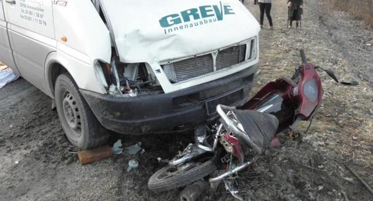 На Волыни микроавтобус сбил мопед – погибли двое детей
