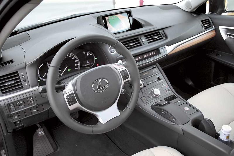 Lexus CT 200h: Экономь по-богатому / autocentre.ua