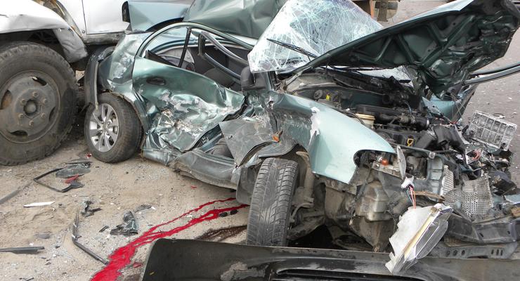 В Чернигове водитель Hyundai убился об мусоровоз