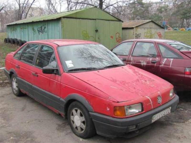В Киеве облили кислотой несколько припаркованных машин / mycityua.com