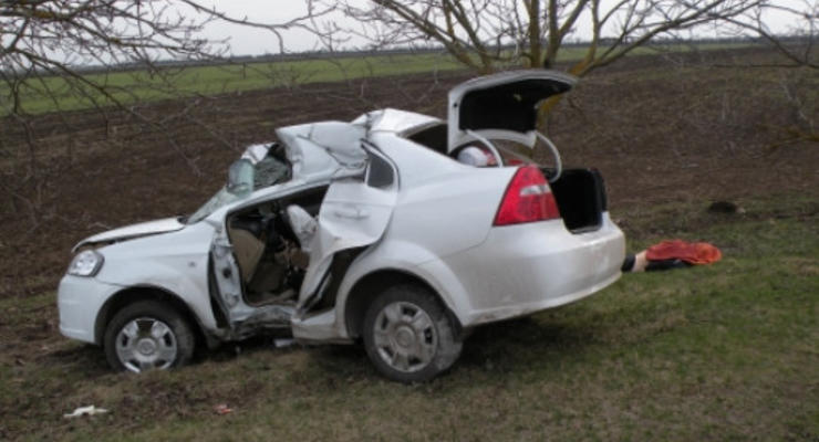 Chevrolet врезался в дерево - водитель погиб