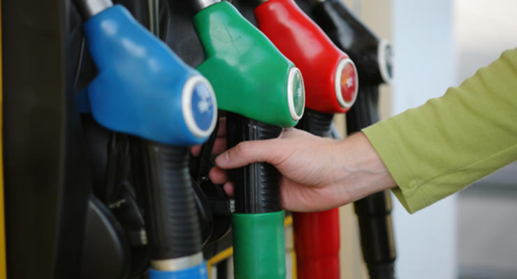 Кабмин снова повысил рекомендуемые цены на бензин