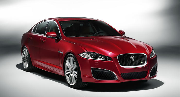 В Нью-Йорке Jaguar показал две обновленные модели