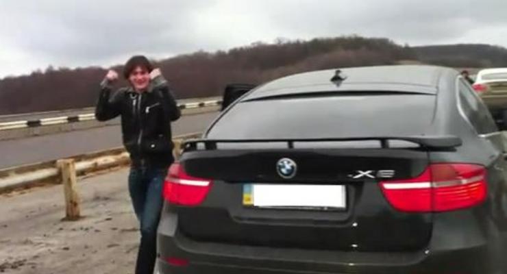 Сын мэра Харькова похвастался своим BMW X6 с мигалками
