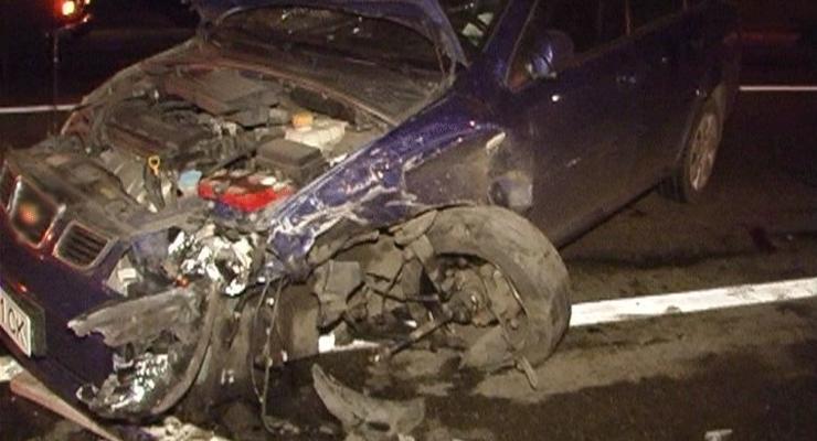 В Киеве Daewoo уходил от погони и разбил четыре машины