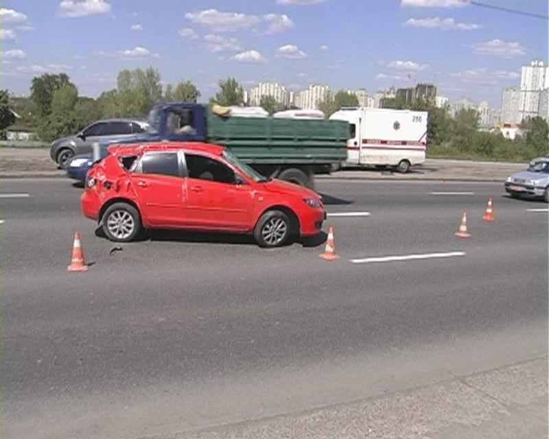 В Киеве перевернулась Mazda – пострадали двое детей / magnolia-tv.com