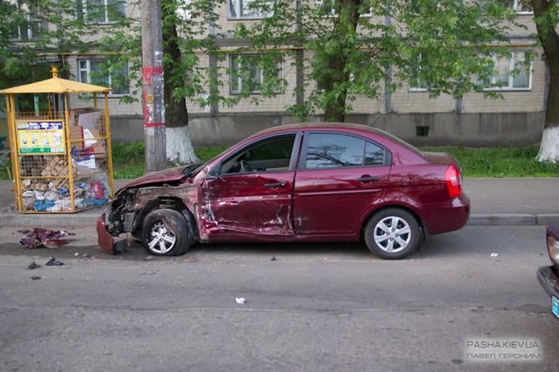В Киеве иномарка разбила три автомобиля. Пострадало пять человек / auto.oboz.ua