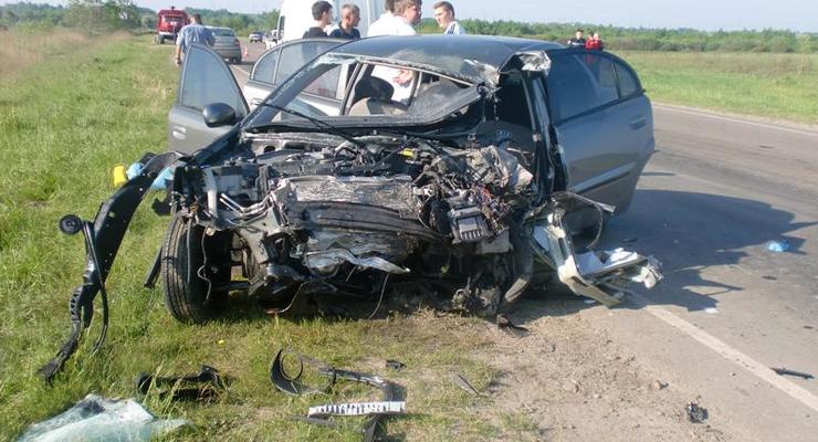 Во Львовской области насмерть разбился канадец на Mercedes