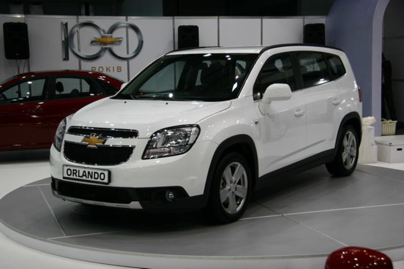 Chevrolet показала в Киеве новую малолитражку и минивэн / autocentre.ua