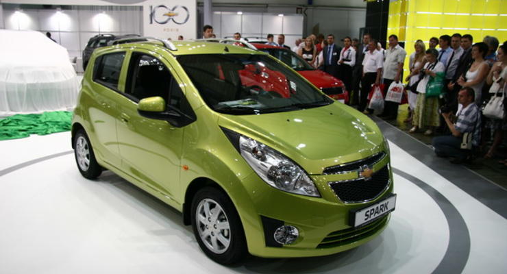 Chevrolet показала в Киеве новую малолитражку и минивэн
